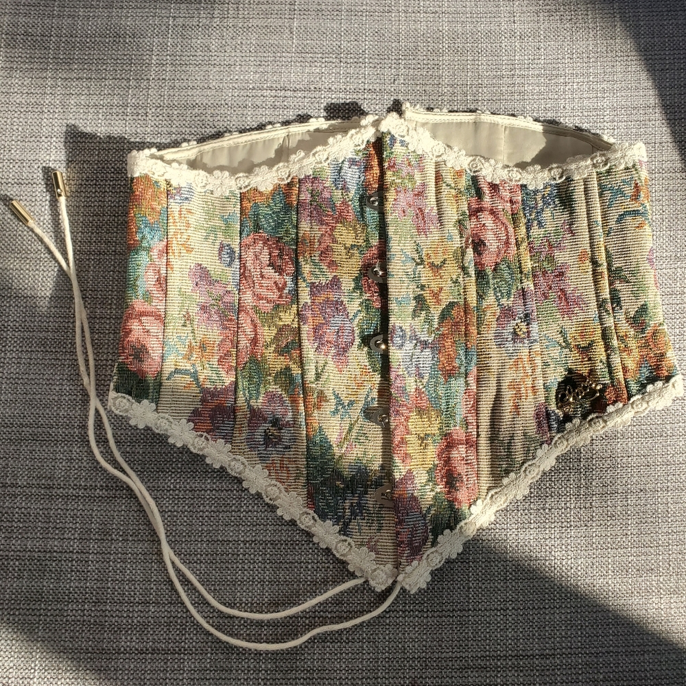 Lace Made underbust corset Miss Potter print size small